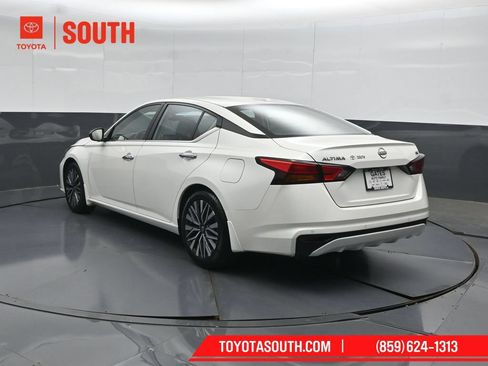 Used 2024 Nissan Altima 2.5 SV FWD image 8