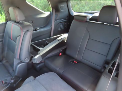 New 2026 Chevrolet Traverse RS w/ LPO, Cargo Package AWD/4WD image 27