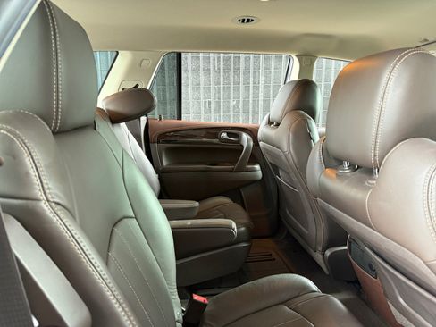 Used 2013 Buick Enclave Premium image 17