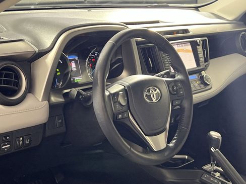 Used 2018 Toyota RAV4 Limited image 16
