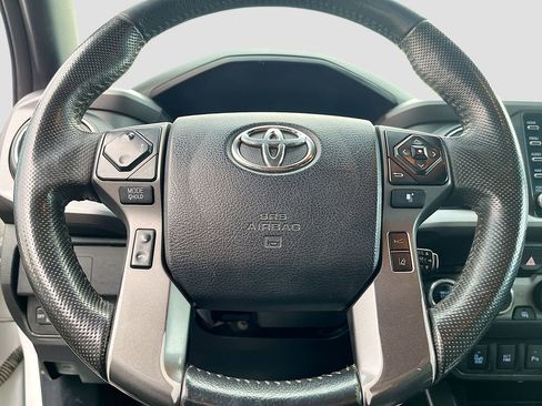 Used 2021 Toyota Tacoma TRD Off-Road w/ Technology Package image 11