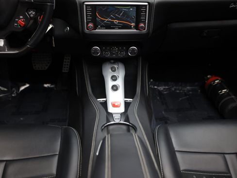 Used 2016 Ferrari California T image 9