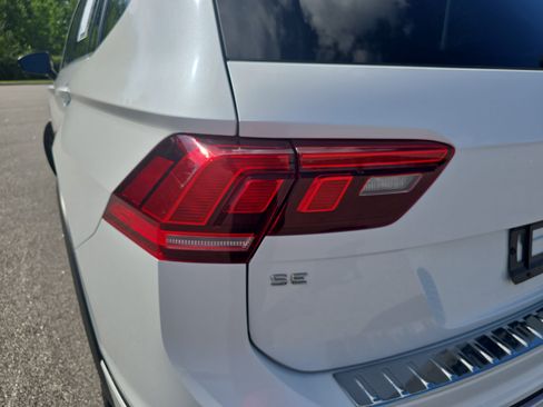 Used 2022 Volkswagen Tiguan SE R-Line AWD/4WD image 35