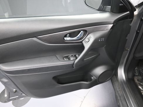 Used 2019 Nissan Rogue SV w/ Premium Package AWD/4WD image 13