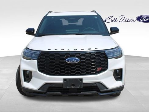 Used 2025 Ford Explorer ST AWD/4WD image 2