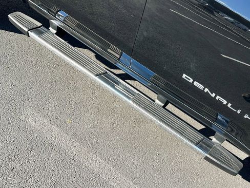 Used 2025 GMC Sierra 2500 Denali image 17