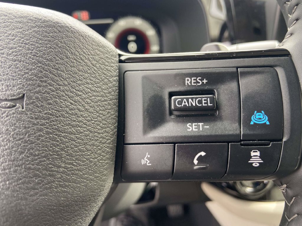 Used 2026 Nissan Pathfinder SL FWD image 29