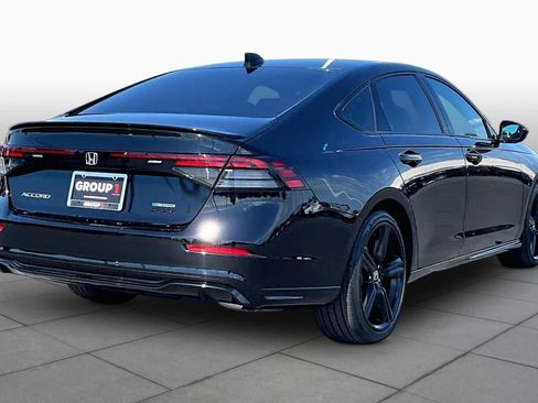 Used 2025 Honda Accord Sport image 12