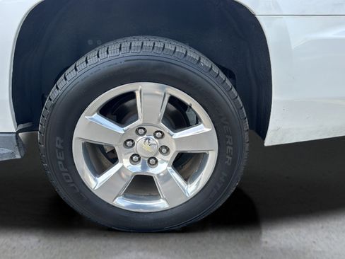 Used 2017 Chevrolet Suburban LT RWD image 18