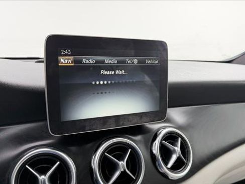 Used 2018 Mercedes-Benz GLA 250 4MATIC image 29