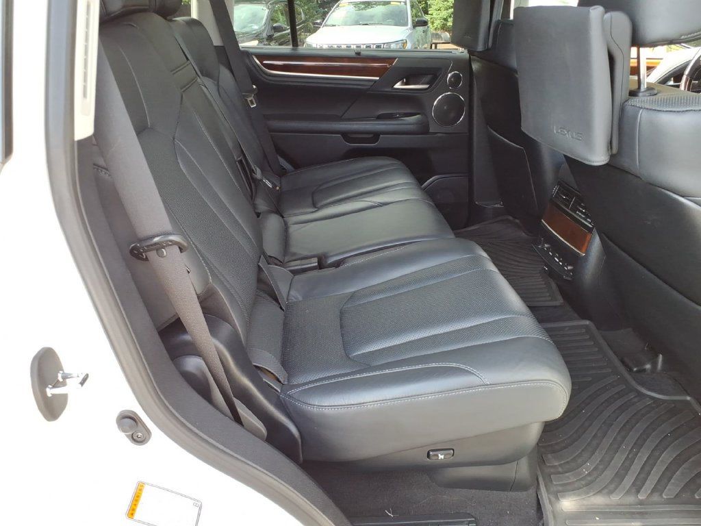 Used 2021 Lexus LX 570 4WD w/ Luxury Package image 16