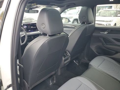 New 2026 Volkswagen Tiguan SE R-Line image 10