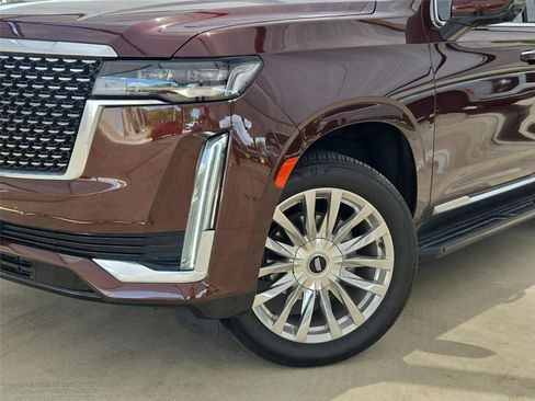 Used 2023 Cadillac Escalade Premium Luxury RWD image 7