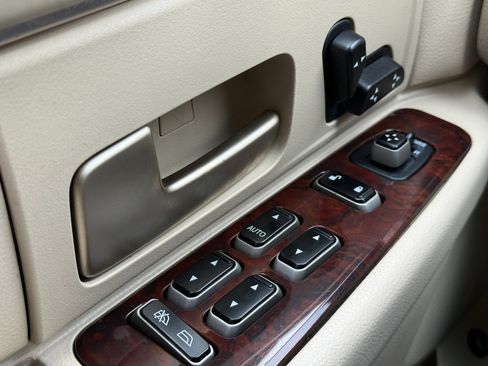 Used 2006 Lincoln Town Car Signature image 18