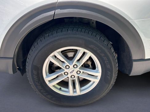 Used 2023 Ford Explorer XLT w/ Equipment Group 202A image 3