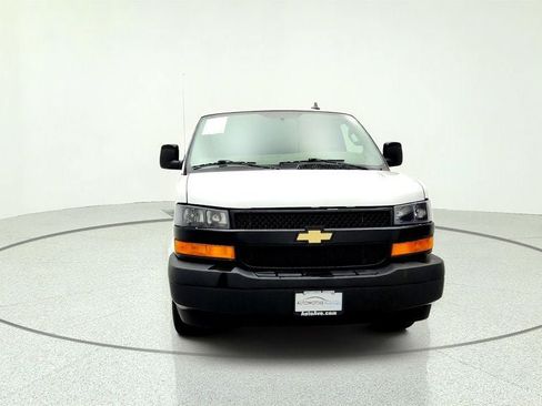 Used 2024 Chevrolet Express 3500 Extended RWD image 2