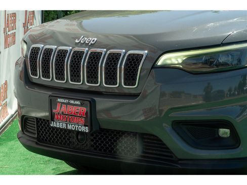 Used 2021 Jeep Cherokee Latitude Lux w/ Mopar Interior Package AWD/4WD image 25