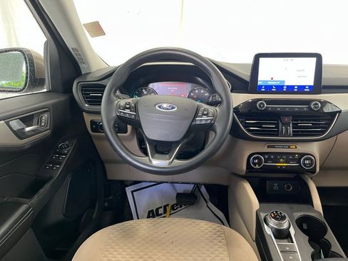 Used 2021 Ford Escape SE image 18