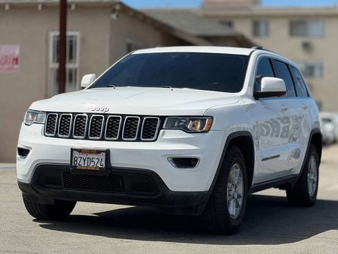 Used 2019 Jeep Grand Cherokee Laredo image 5