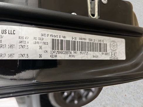 Used 2019 Jeep Cherokee Trailhawk image 38