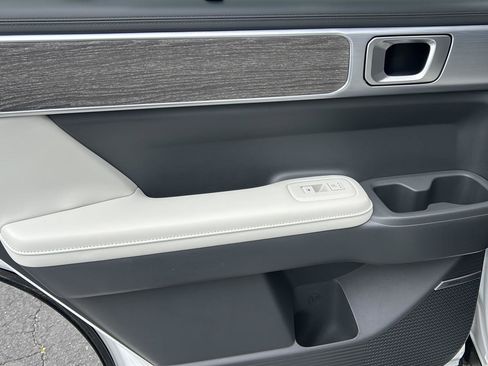 Certified 2025 Hyundai Santa Fe Limited AWD/4WD image 18