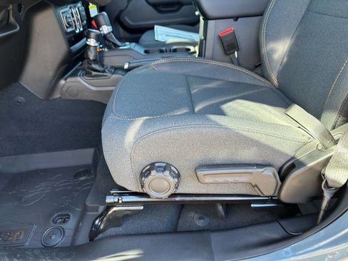 New 2026 Jeep Gladiator Sport AWD/4WD image 11