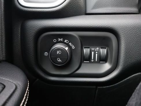 New 2026 RAM 2500 Laramie AWD/4WD image 18