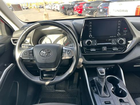 Used 2020 Toyota Highlander LE AWD/4WD image 16