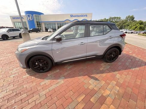 Used 2023 Nissan Kicks SR w/ SR Premium Package FWD image 28