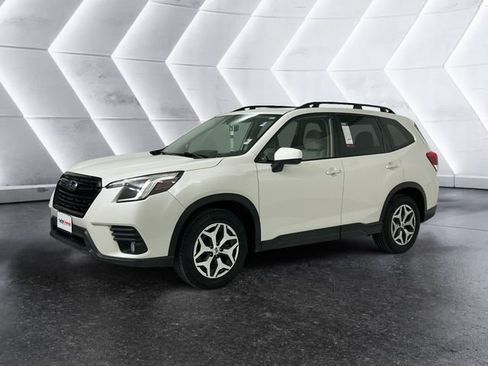 Used 2022 Subaru Forester Premium AWD/4WD image 3
