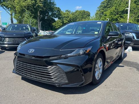 Used 2025 Toyota Camry SE FWD image 7