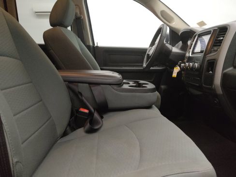 Used 2018 RAM 1500 Express AWD/4WD image 21