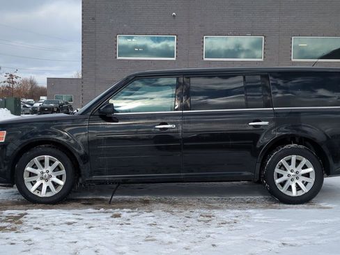 Used 2010 Ford Flex SEL image 2