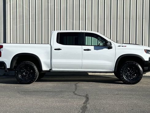 Used 2025 Chevrolet Silverado 1500 ZR2 w/ Technology Package image 3