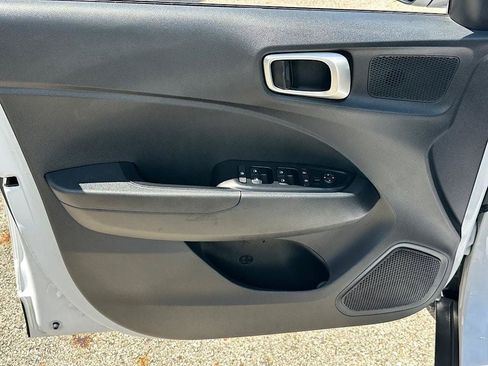 Used 2024 Hyundai Venue SEL FWD image 13