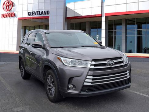 Used 2019 Toyota Highlander XLE AWD/4WD image 2