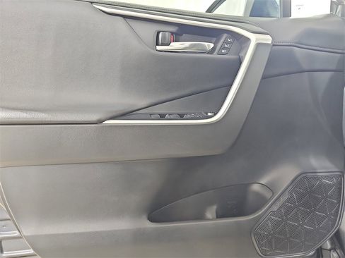 Used 2020 Toyota RAV4 Limited image 34