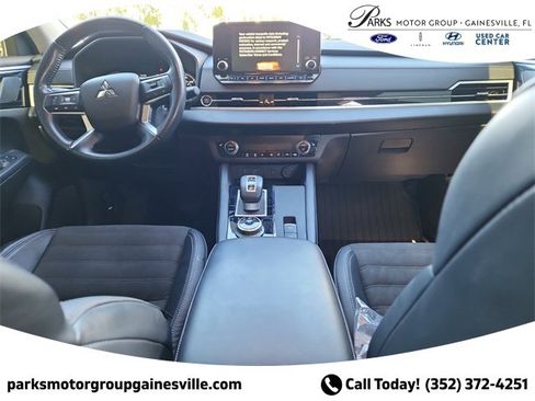 Used 2022 Mitsubishi Outlander SE image 12