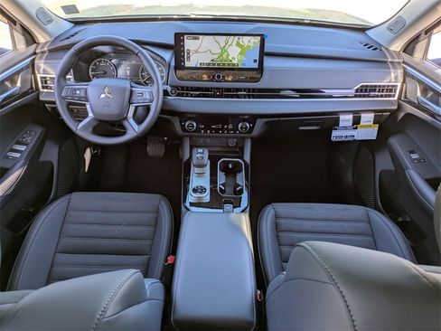 New 2026 Mitsubishi Outlander SE image 16