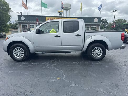 Used 2016 Nissan Frontier SV RWD image 2