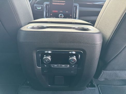 New 2026 GMC Yukon XL Elevation image 26