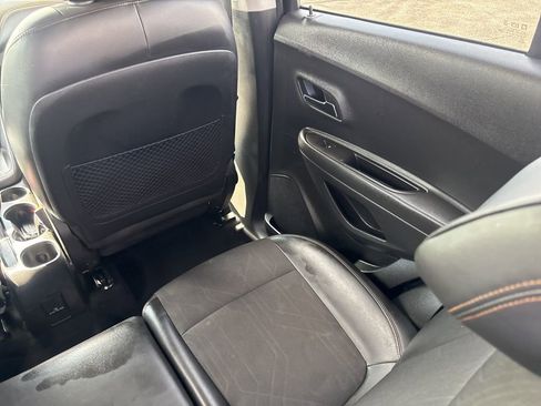 Used 2018 Chevrolet Trax LT w/ LT Convenience Package image 11