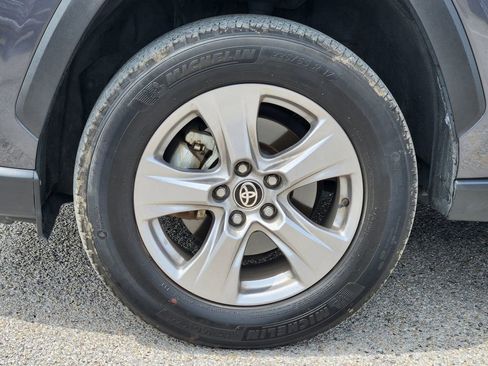 Used 2025 Toyota RAV4 XLE FWD image 9