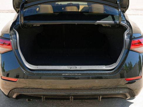 Used 2023 Nissan Sentra SV w/ SV Premium Package image 9