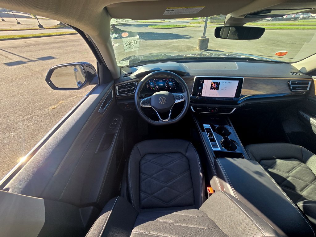 Used 2025 Volkswagen Atlas SE AWD/4WD image 15