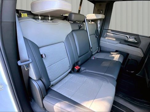 Used 2025 Chevrolet Silverado 2500 ZR2 w/ Technology Package image 21