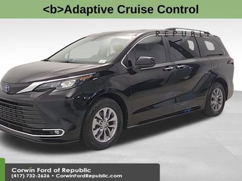 Used 2024 Toyota Sienna XLE image 3