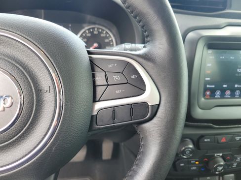 Used 2018 Jeep Renegade Latitude w/ Cold Weather Group image 13