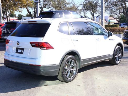 Used 2024 Volkswagen Tiguan SE w/ Panoramic Sunroof Package FWD image 11
