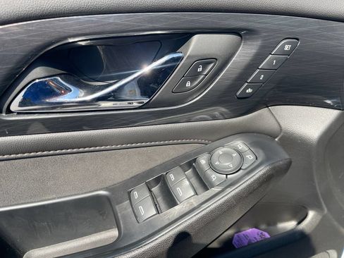 Used 2023 Chevrolet Traverse High Country AWD/4WD image 11